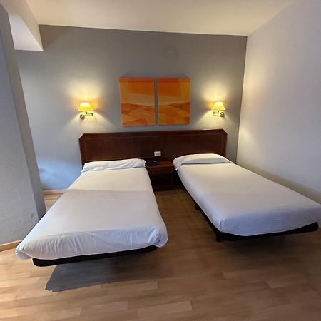 Hotel Unzaga Plaza Eibar Exterior photo
