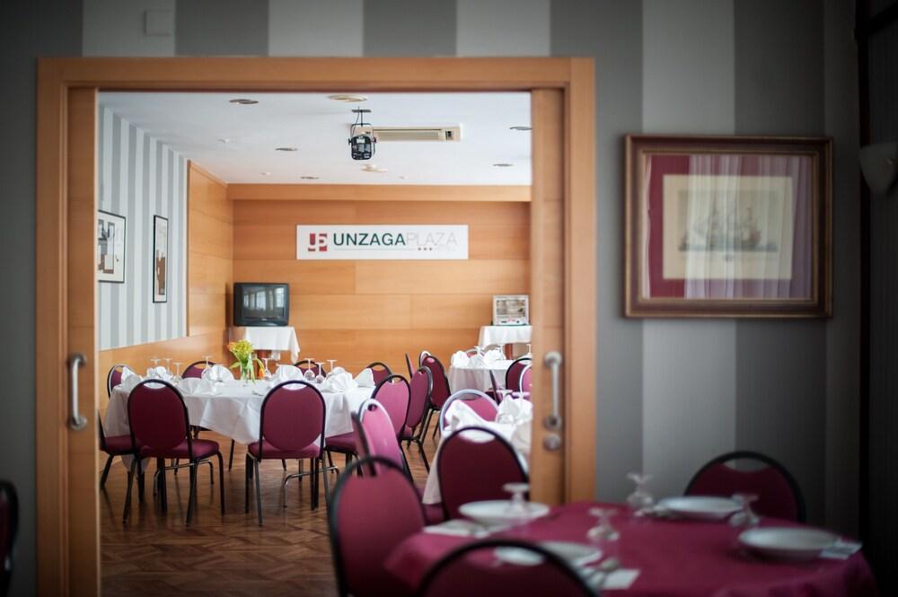 Hotel Unzaga Plaza Eibar Exterior photo
