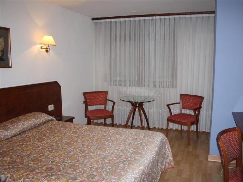 Hotel Unzaga Plaza Eibar Exterior photo