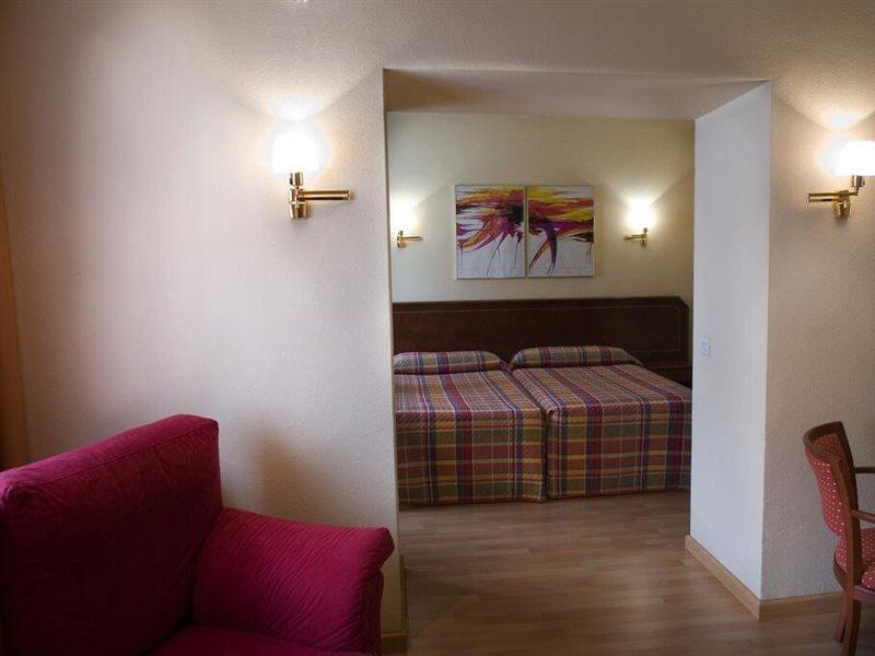 Hotel Unzaga Plaza Eibar Exterior photo