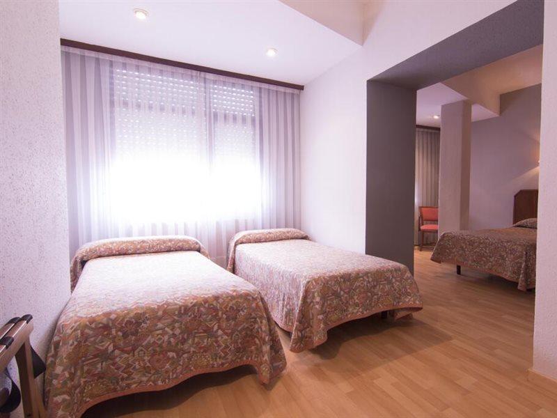 Hotel Unzaga Plaza Eibar Exterior photo