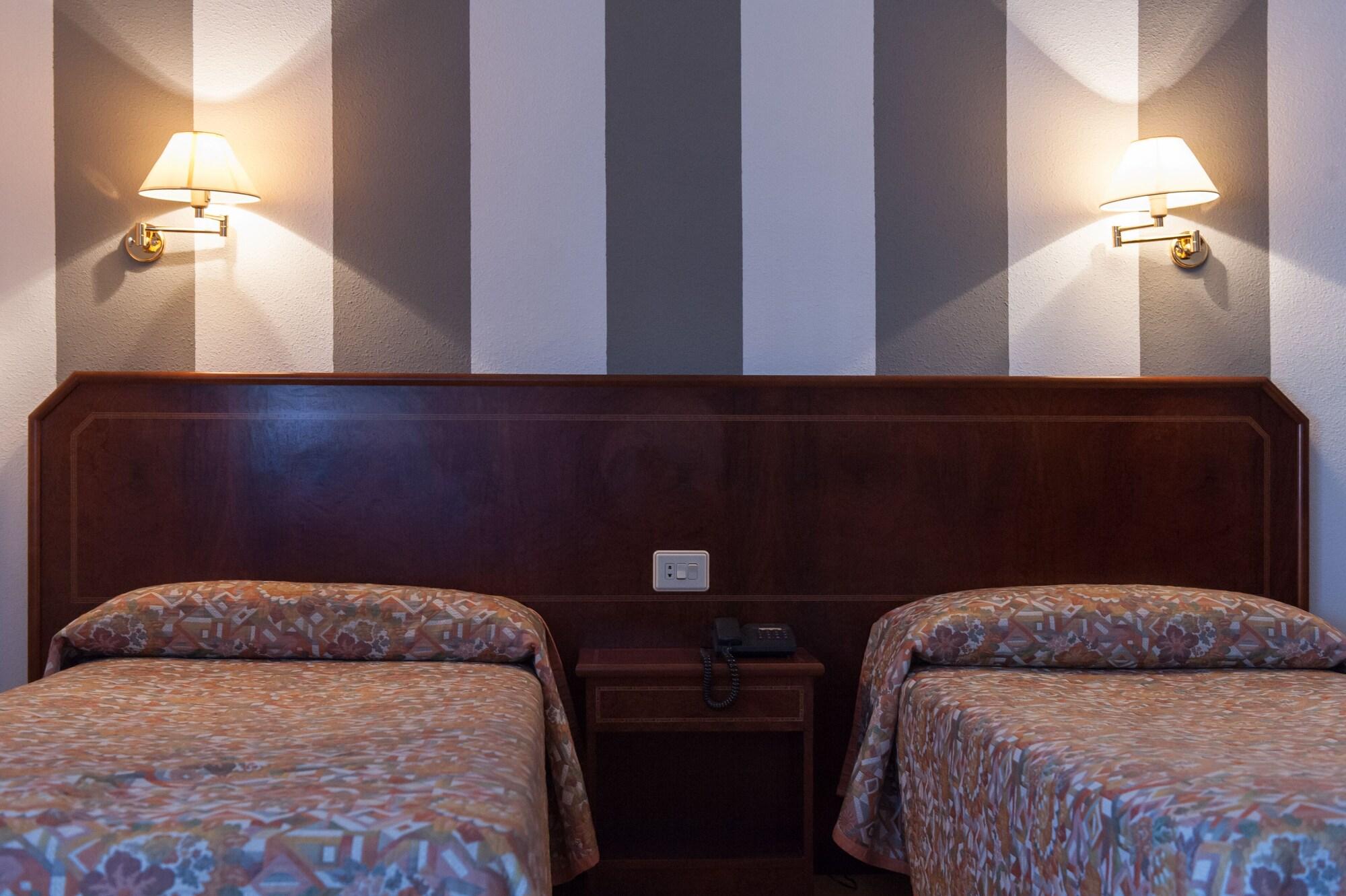 Hotel Unzaga Plaza Eibar Exterior photo