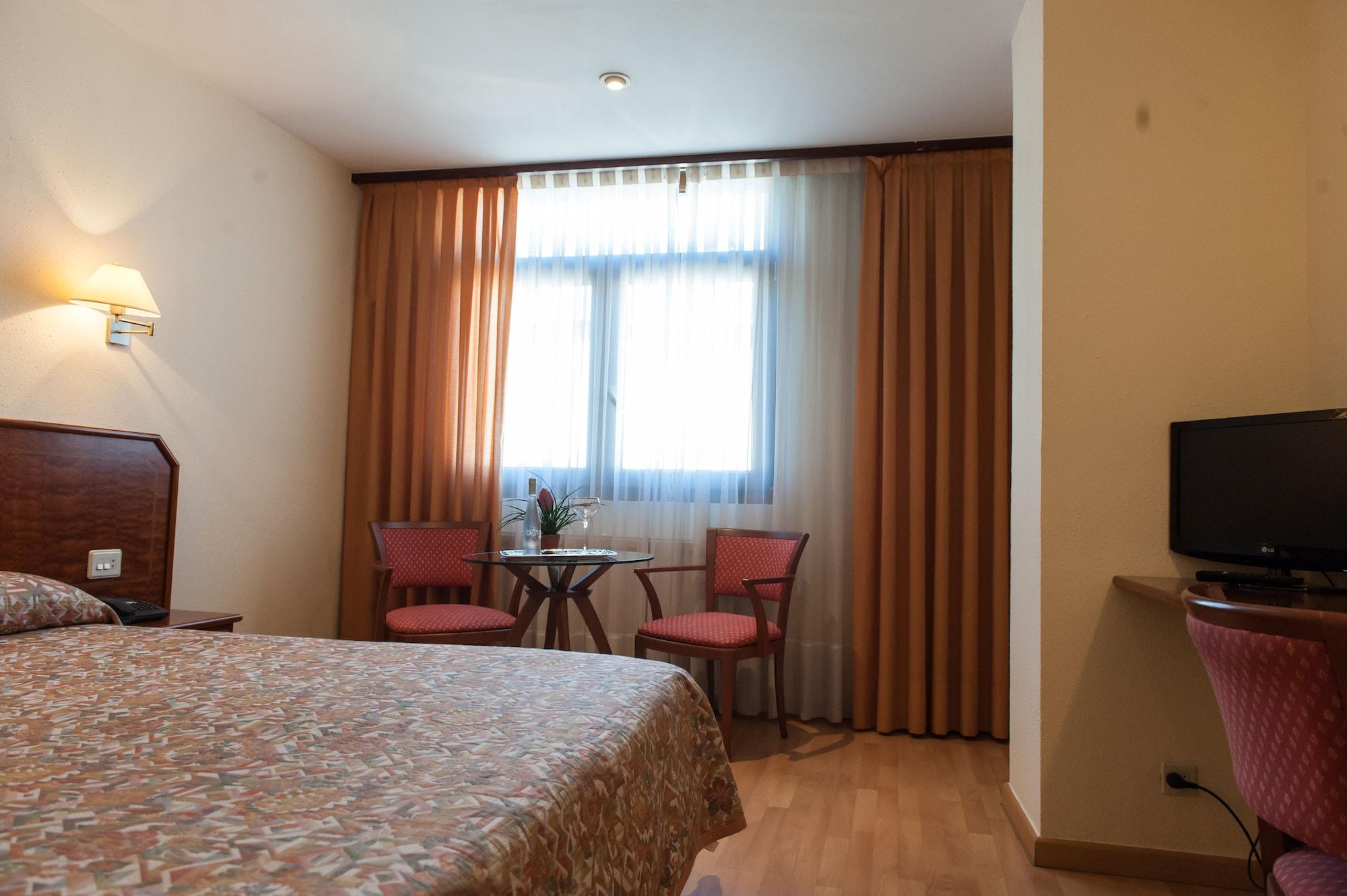 Hotel Unzaga Plaza Eibar Exterior photo