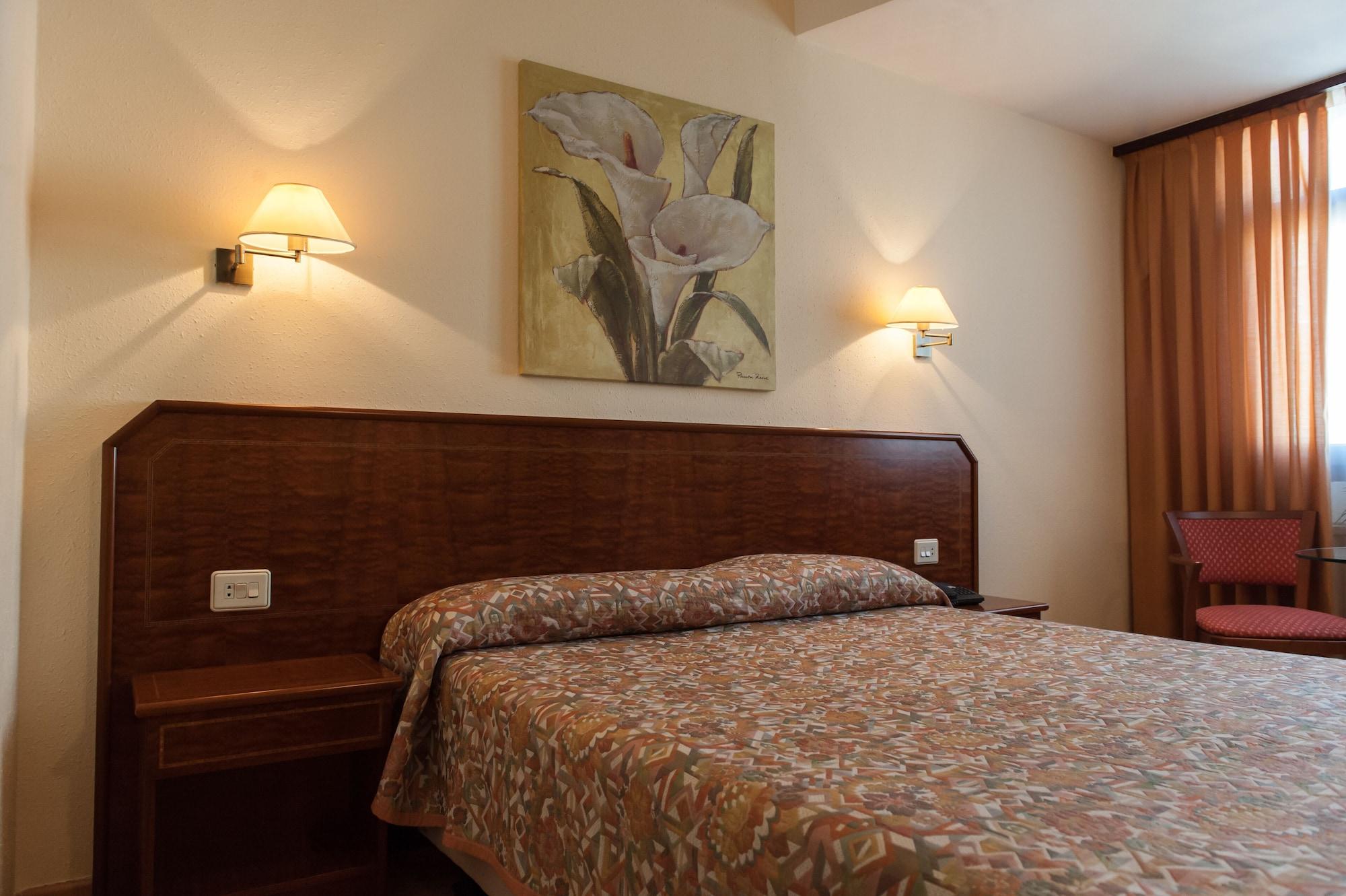Hotel Unzaga Plaza Eibar Exterior photo