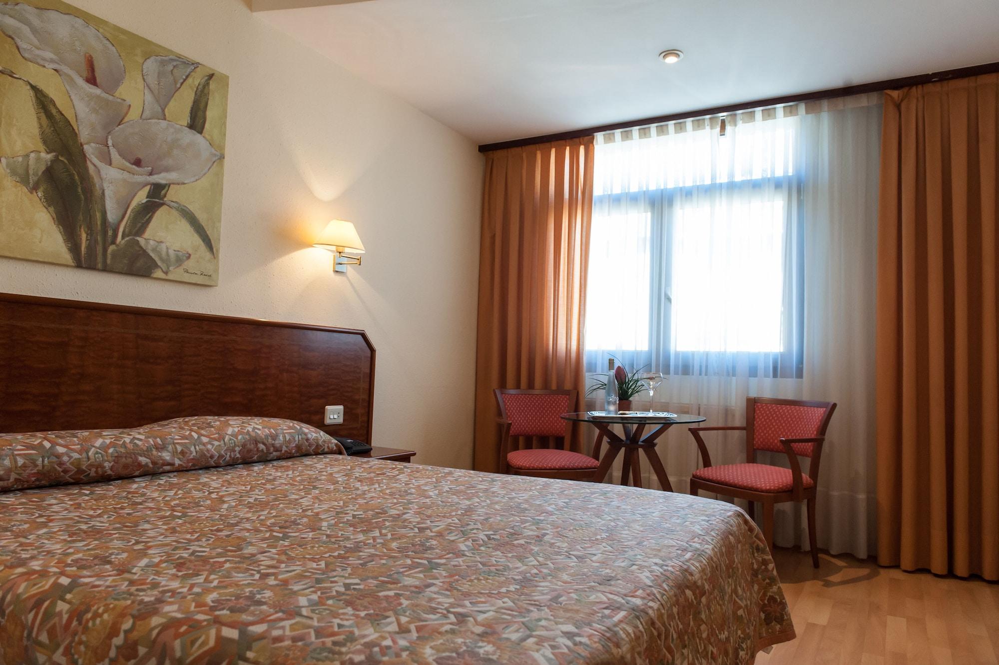 Hotel Unzaga Plaza Eibar Exterior photo