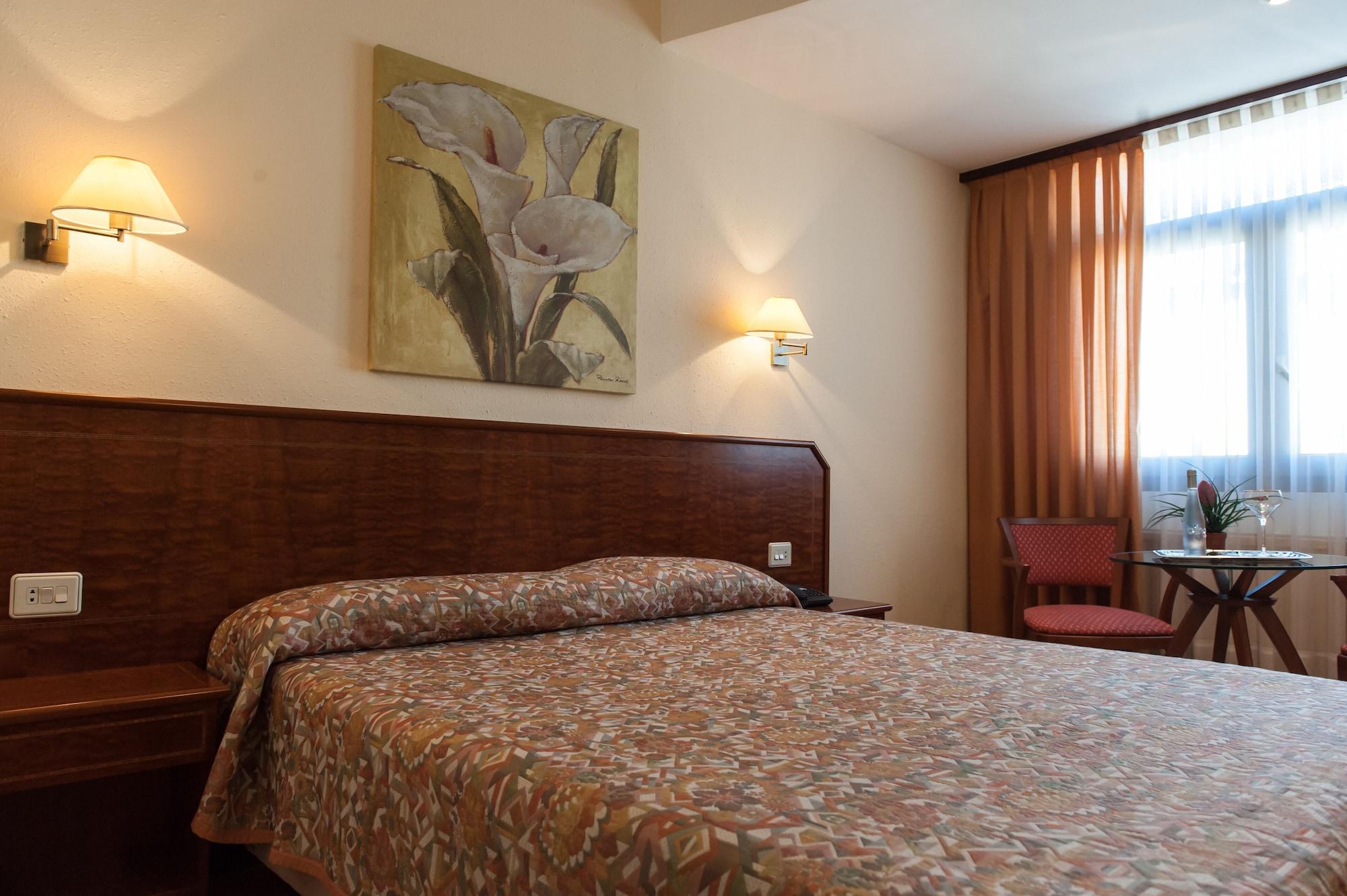 Hotel Unzaga Plaza Eibar Exterior photo