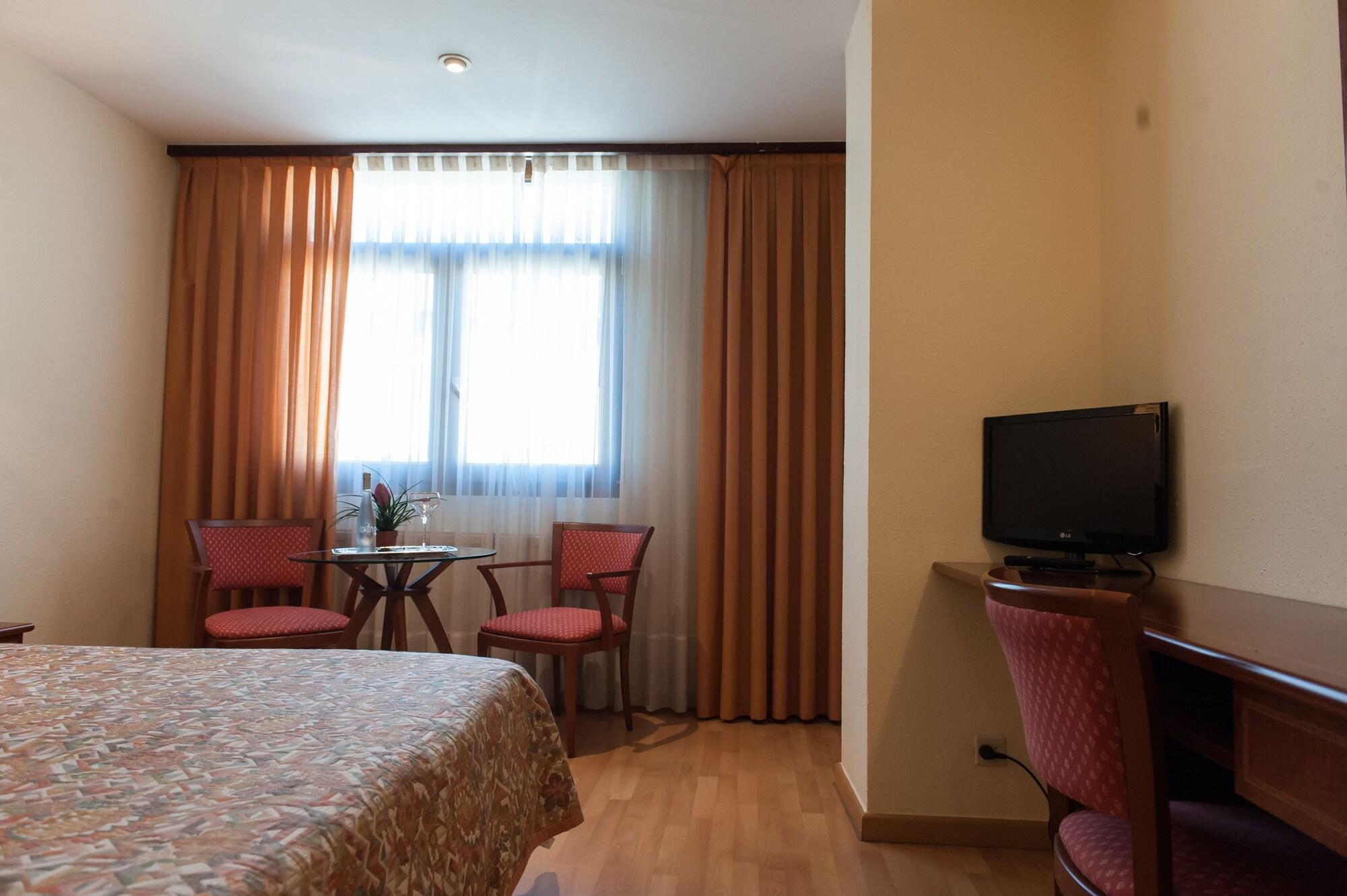 Hotel Unzaga Plaza Eibar Exterior photo