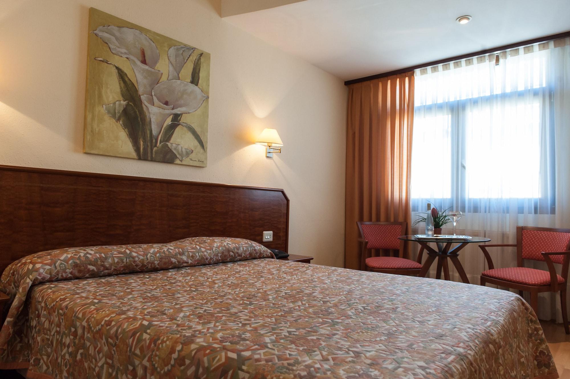 Hotel Unzaga Plaza Eibar Exterior photo