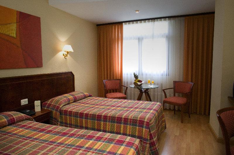 Hotel Unzaga Plaza Eibar Exterior photo