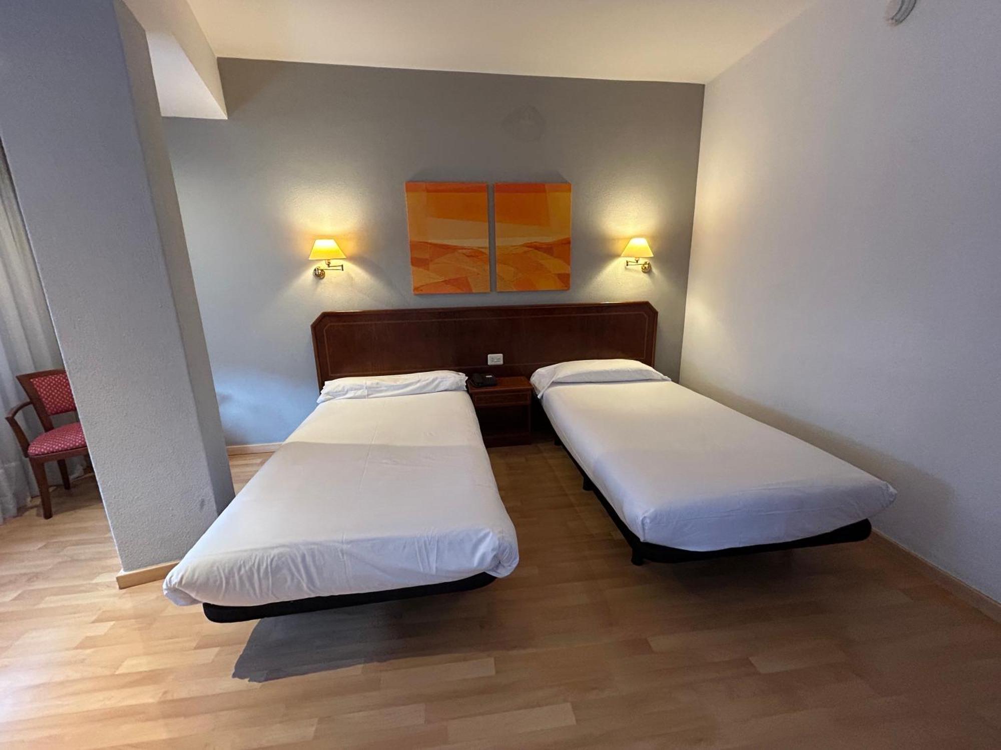Hotel Unzaga Plaza Eibar Exterior photo