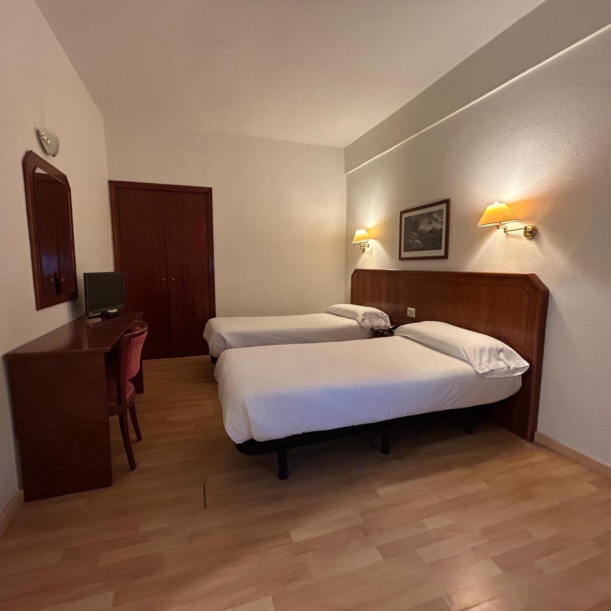 Hotel Unzaga Plaza Eibar Exterior photo