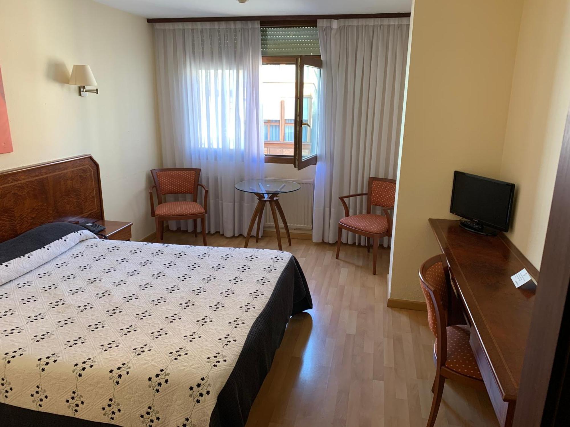 Hotel Unzaga Plaza Eibar Exterior photo