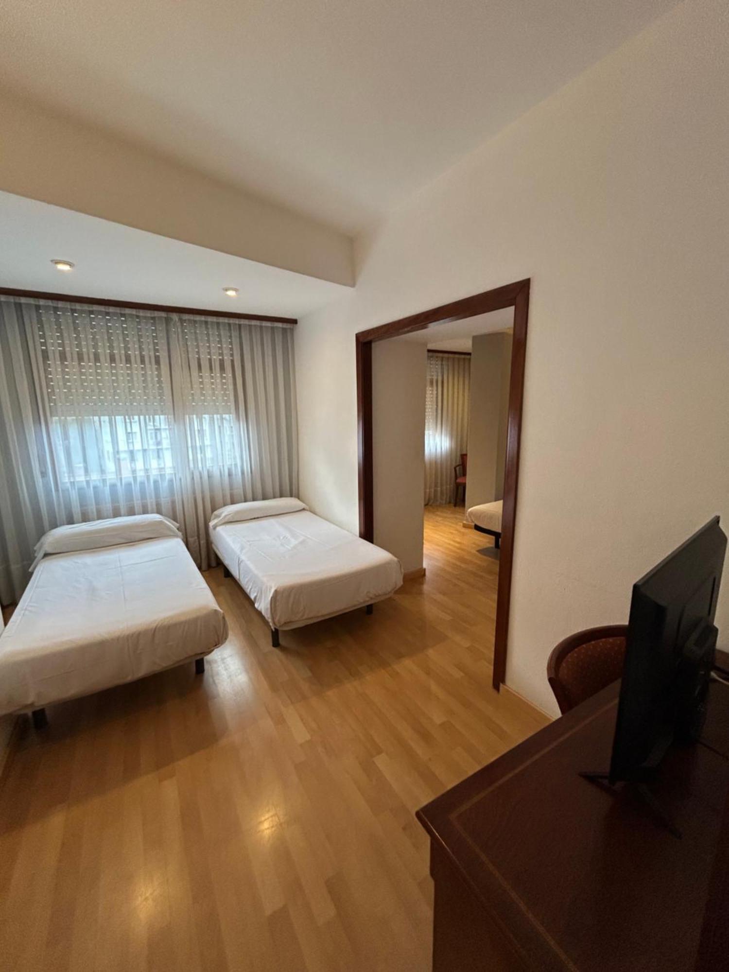 Hotel Unzaga Plaza Eibar Exterior photo