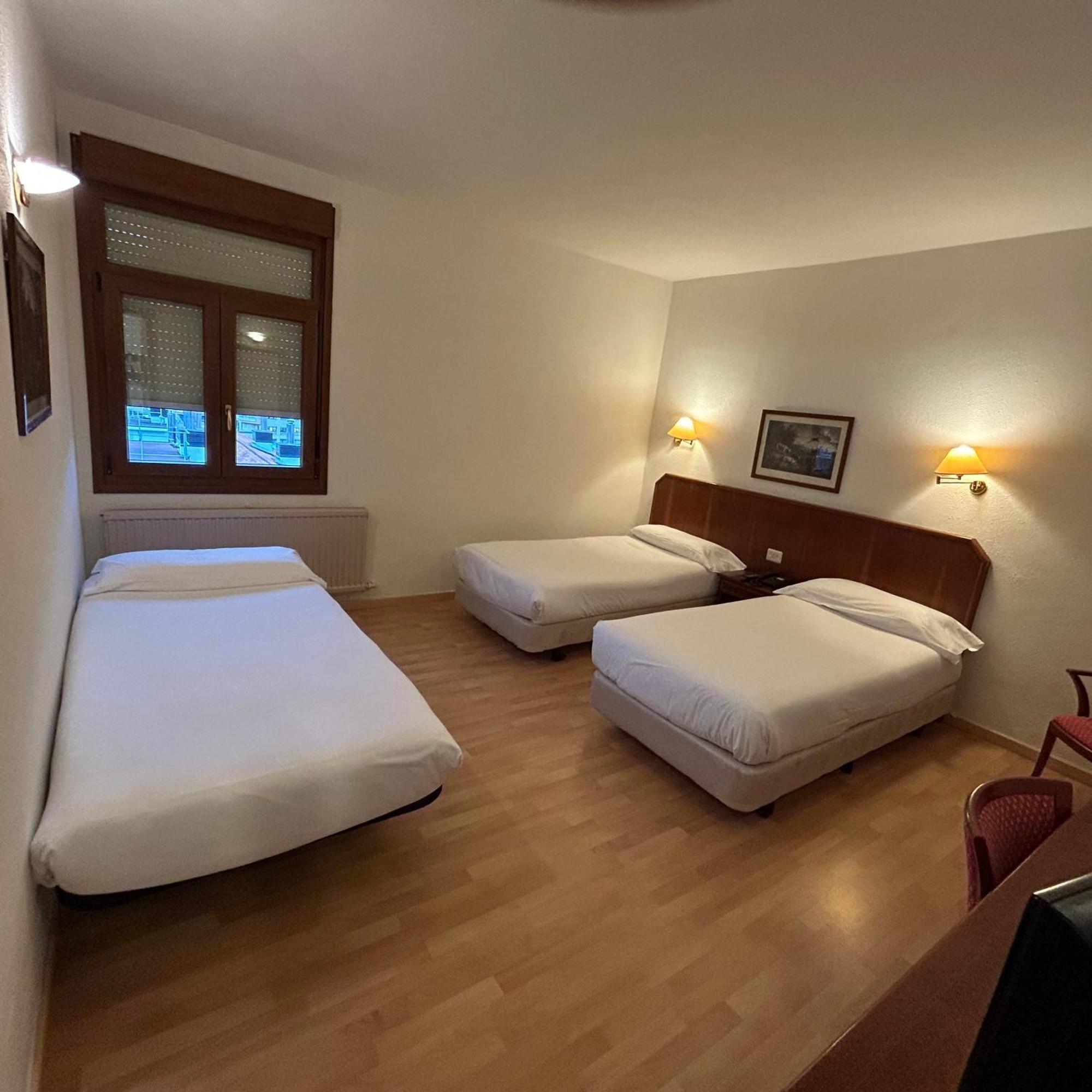 Hotel Unzaga Plaza Eibar Exterior photo
